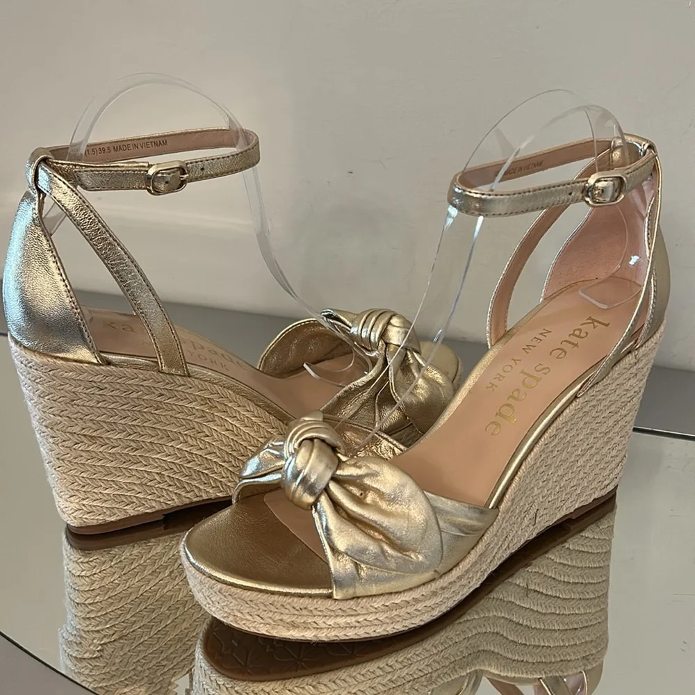 NIB Kate Spade Tianna Espadrille Wedge Gold Metallic Sandals, Size 11